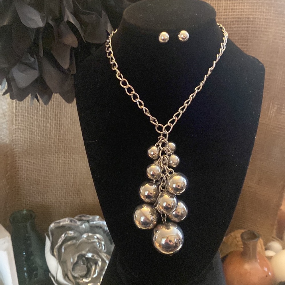 Elegant Silver Necklace